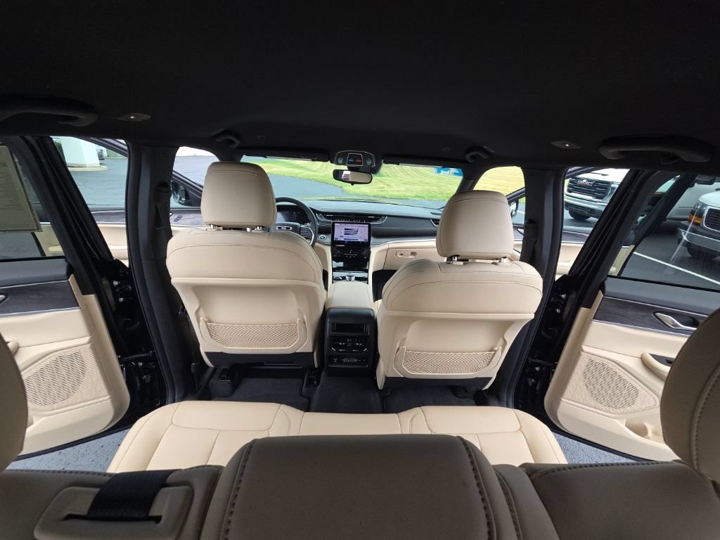 Used 2024 Jeep Grand Cherokee Limited AWD/4WD image 20