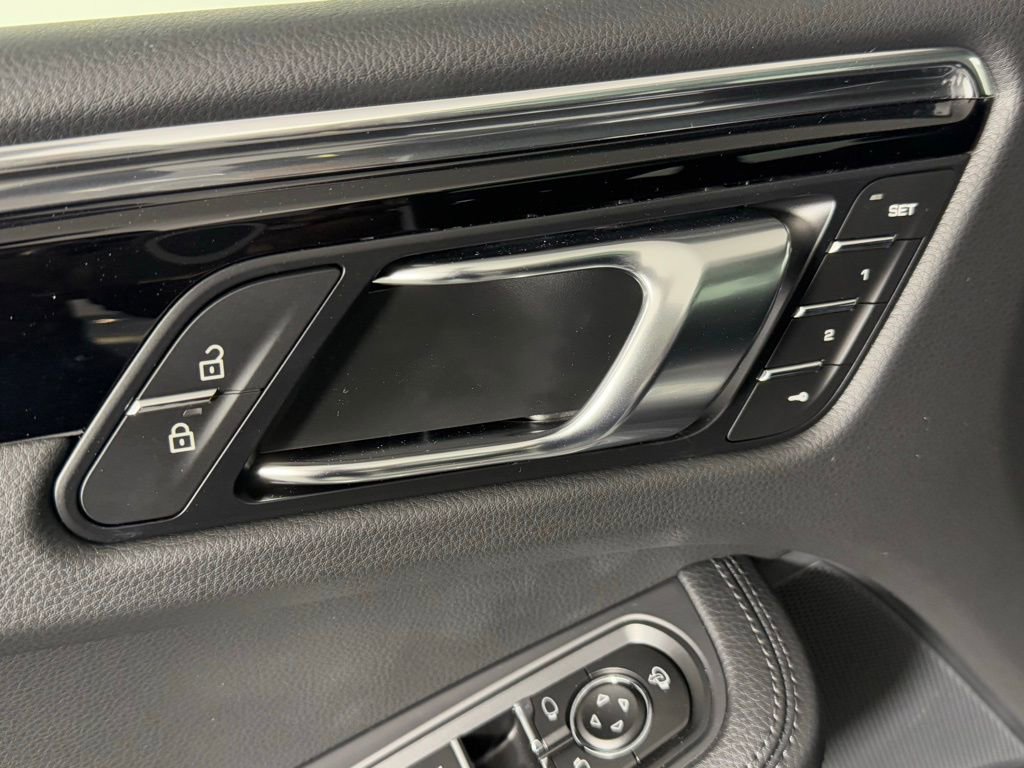 New 2026 Porsche Macan image 24