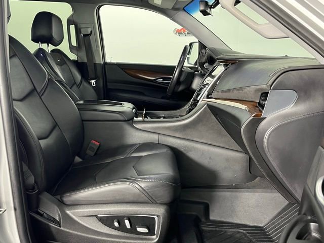 Used 2018 Cadillac Escalade ESV Luxury w/ LPO, Radiant Package image 31