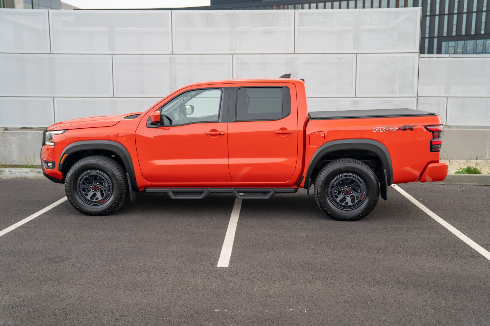 Used 2025 Nissan Frontier PRO-4X image 2