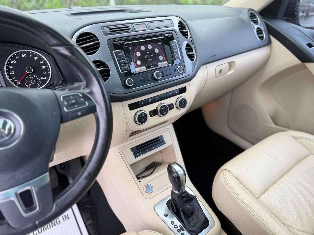 Used 2013 Volkswagen Tiguan SEL FWD image 14