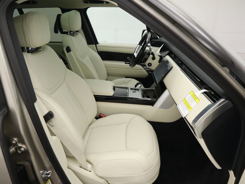 New 2025 Land Rover Range Rover SE image 22