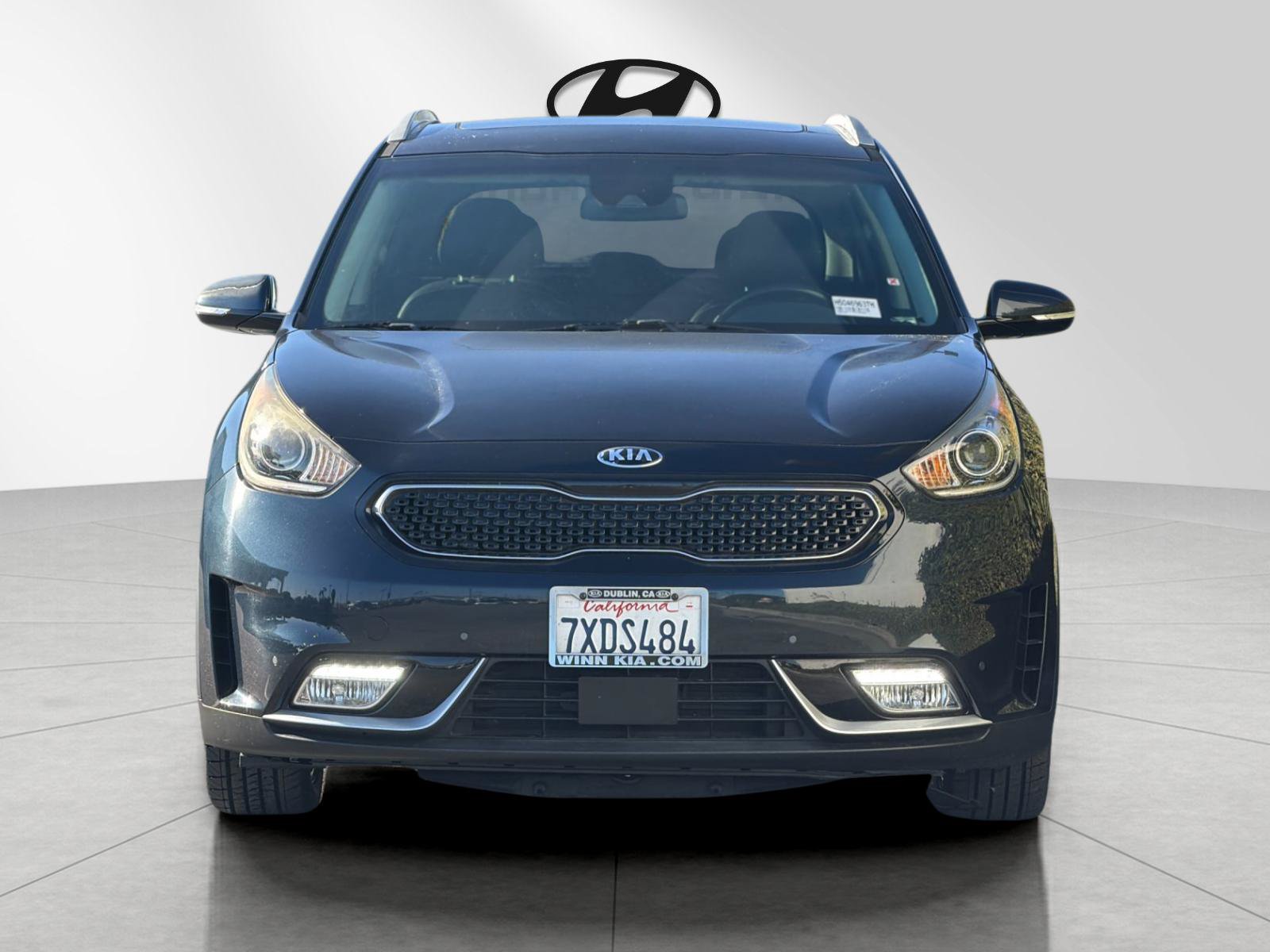 Used 2017 Kia Niro Touring w/ Advanced Technology Package FWD image 8