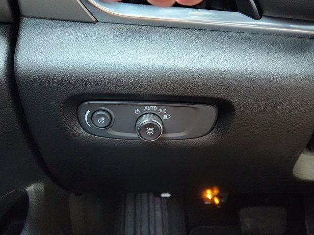 Used 2023 Chevrolet Traverse LT image 25