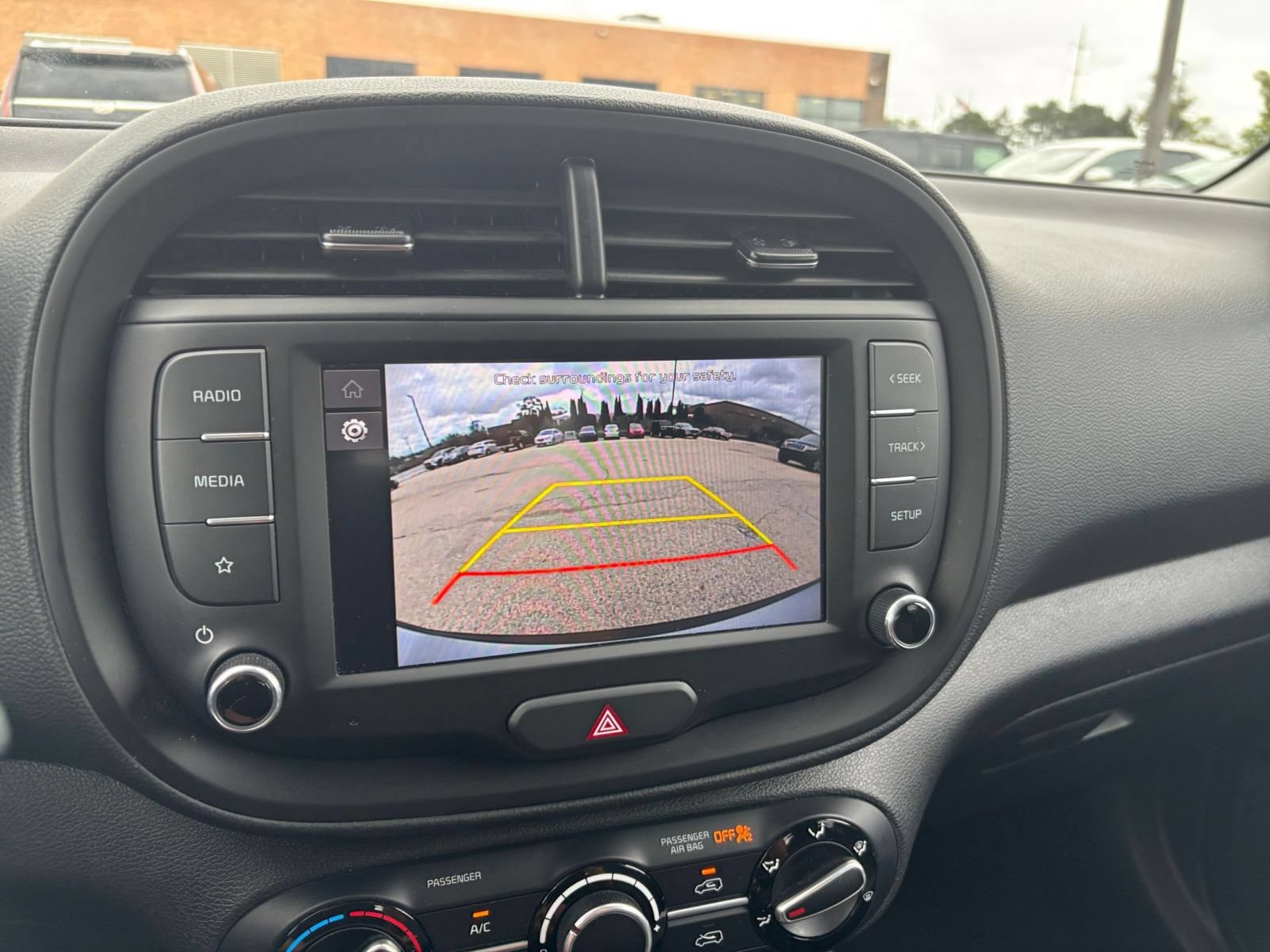 Used 2025 Kia Soul LX w/ LX Technology Package FWD image 21
