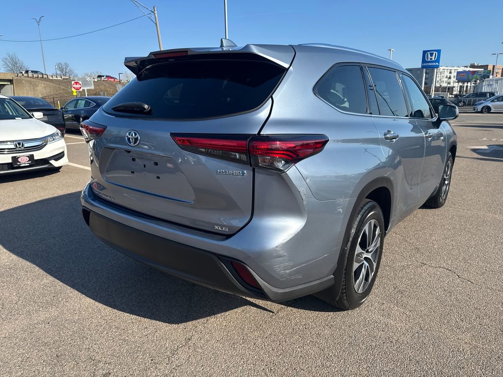 Used 2020 Toyota Highlander XLE AWD/4WD image 10