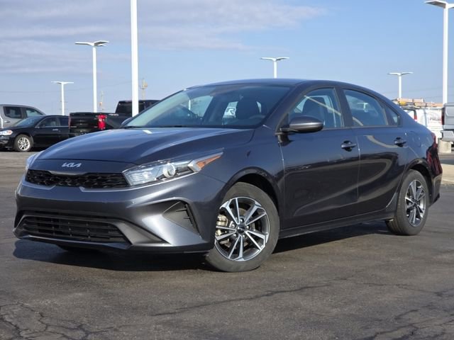 Used 2023 Kia Forte LXS image 2