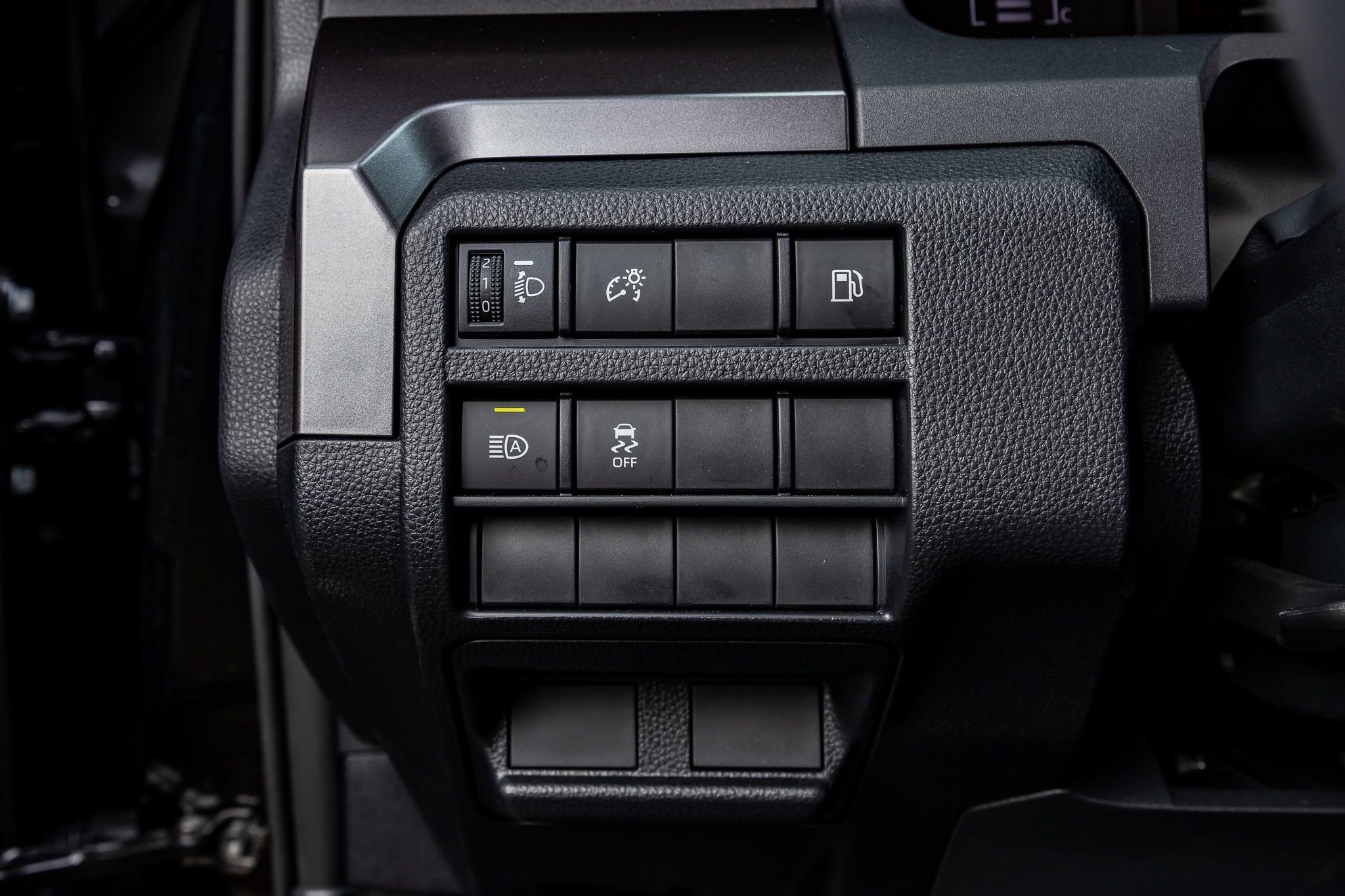 Used 2025 Toyota 4Runner SR5 AWD/4WD image 18