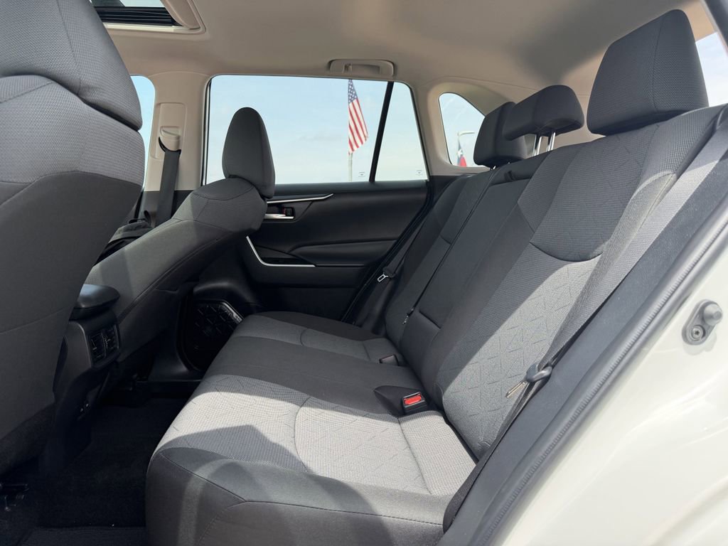 Used 2025 Toyota RAV4 XLE w/ Convenience Package FWD image 30