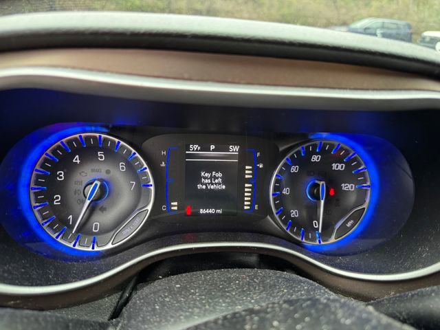 Used 2019 Chrysler Pacifica Touring-L image 16