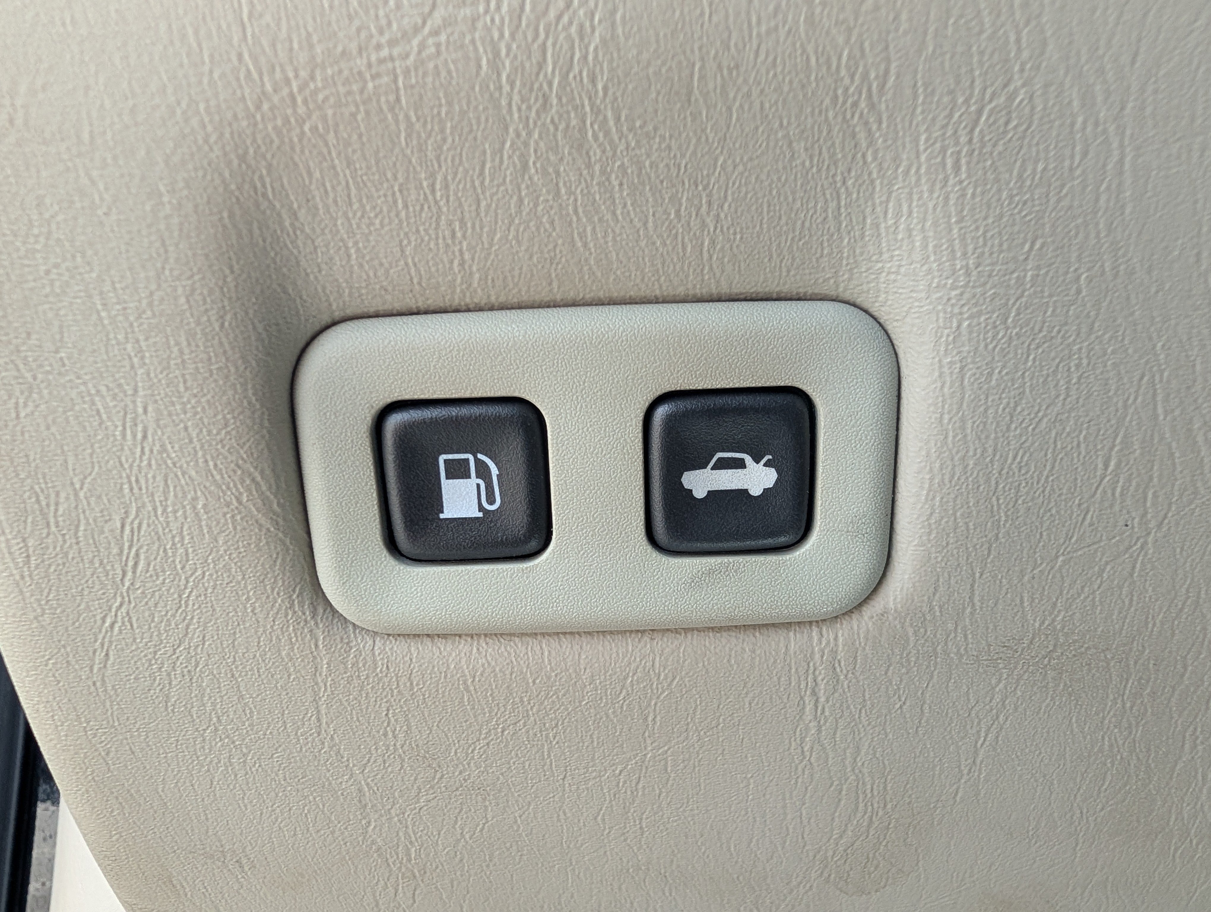 Used 2006 Cadillac XLR V RWD image 21