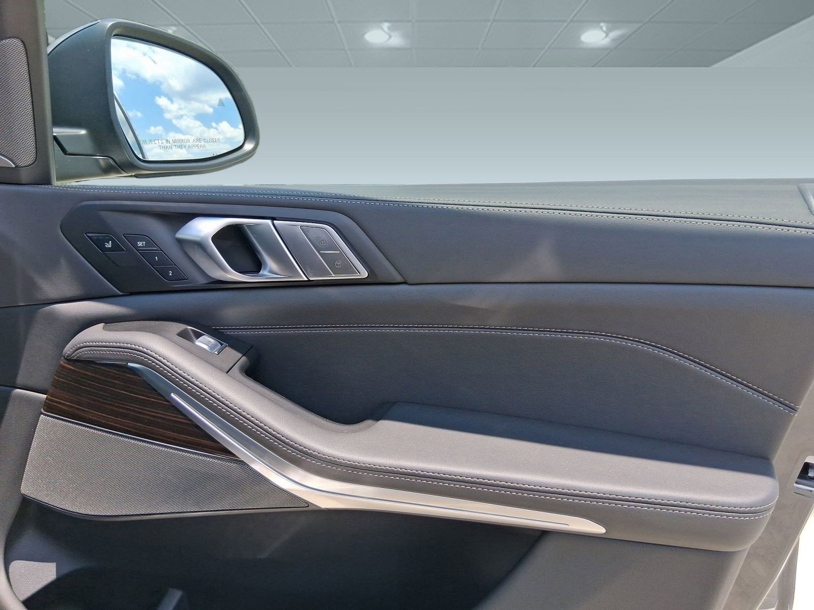 Used 2026 BMW X7 xDrive40i w/ Executive Package image 31