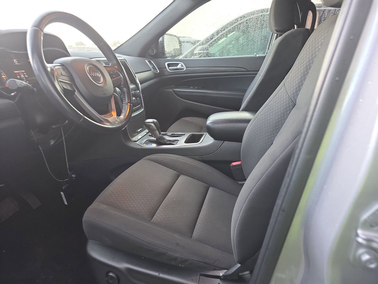 Used 2019 Jeep Grand Cherokee Laredo image 25