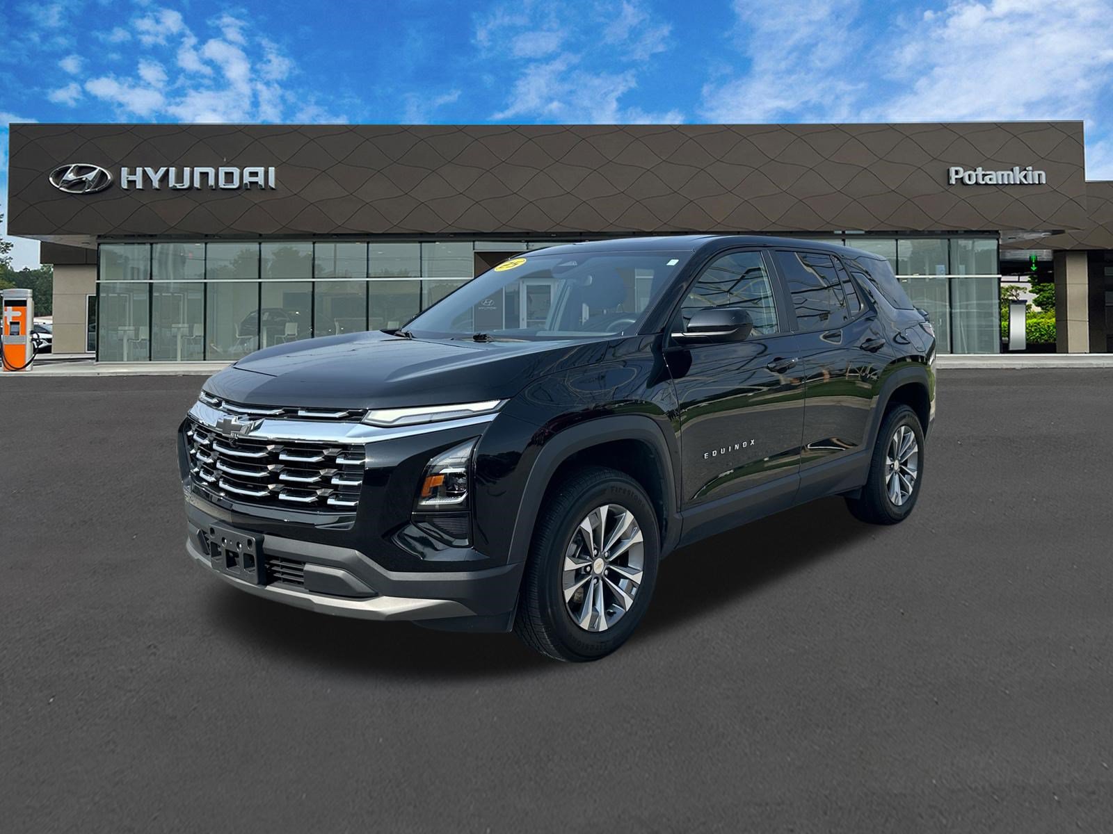 Used 2025 Chevrolet Equinox LT FWD image 1
