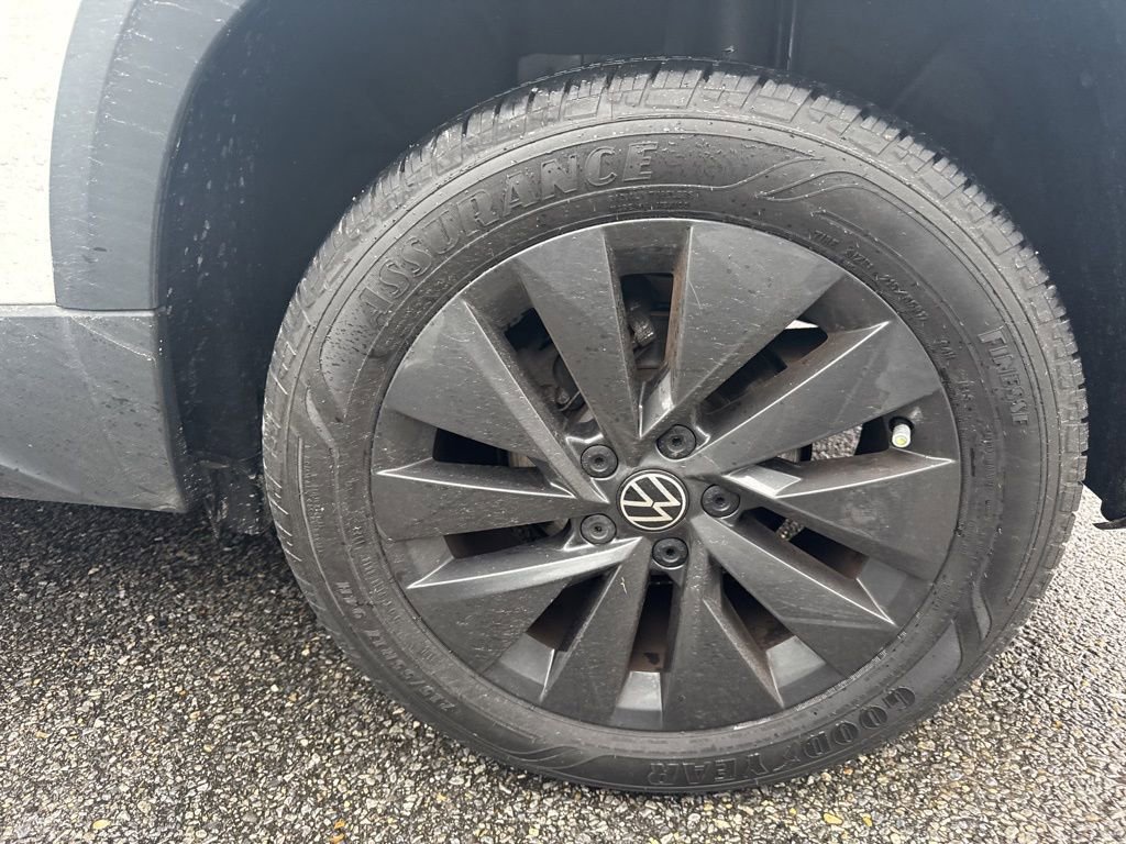 Used 2022 Volkswagen Taos S w/ IQ Drive S Package image 17