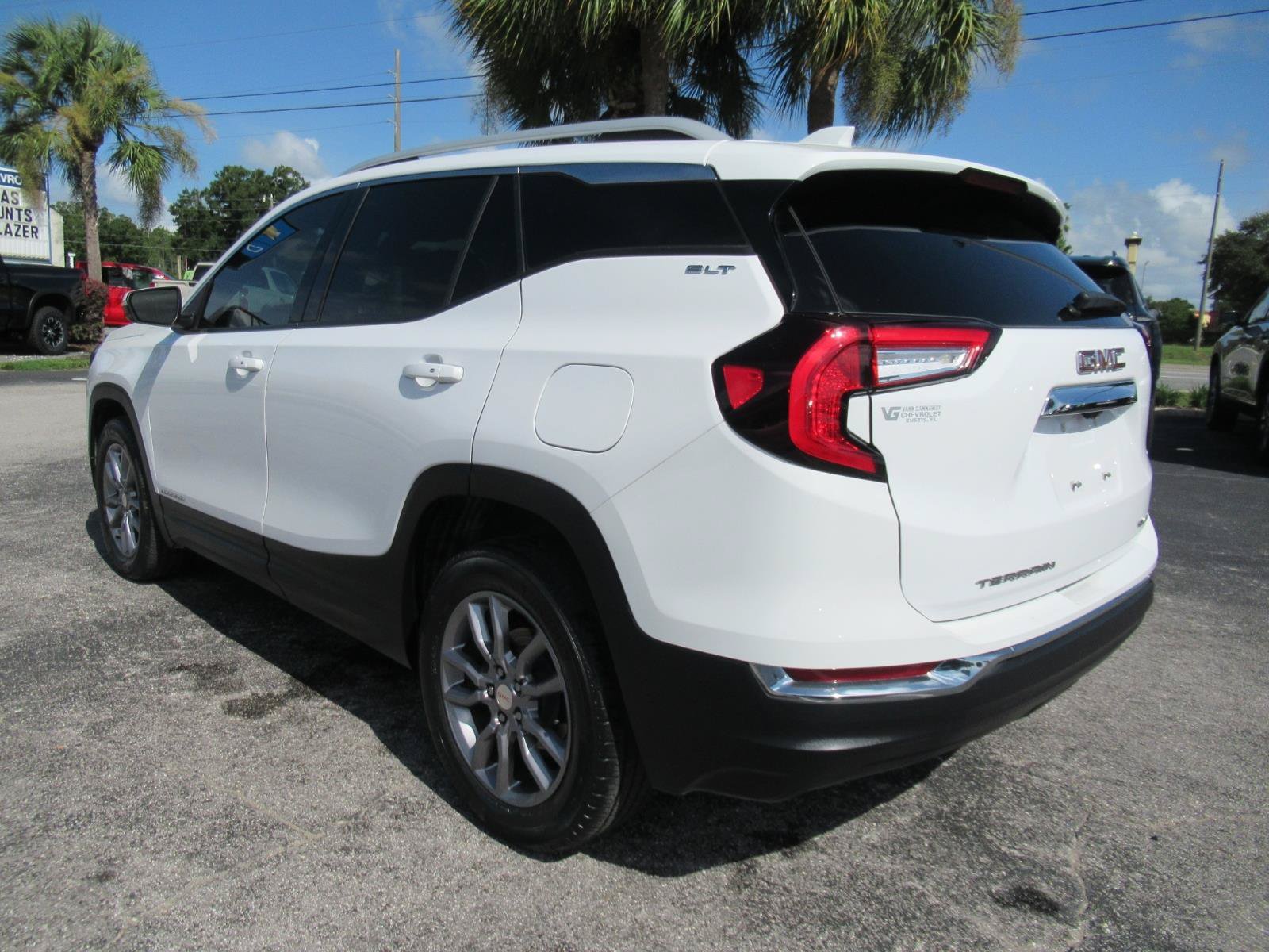 Used 2024 GMC Terrain SLT AWD/4WD image 8