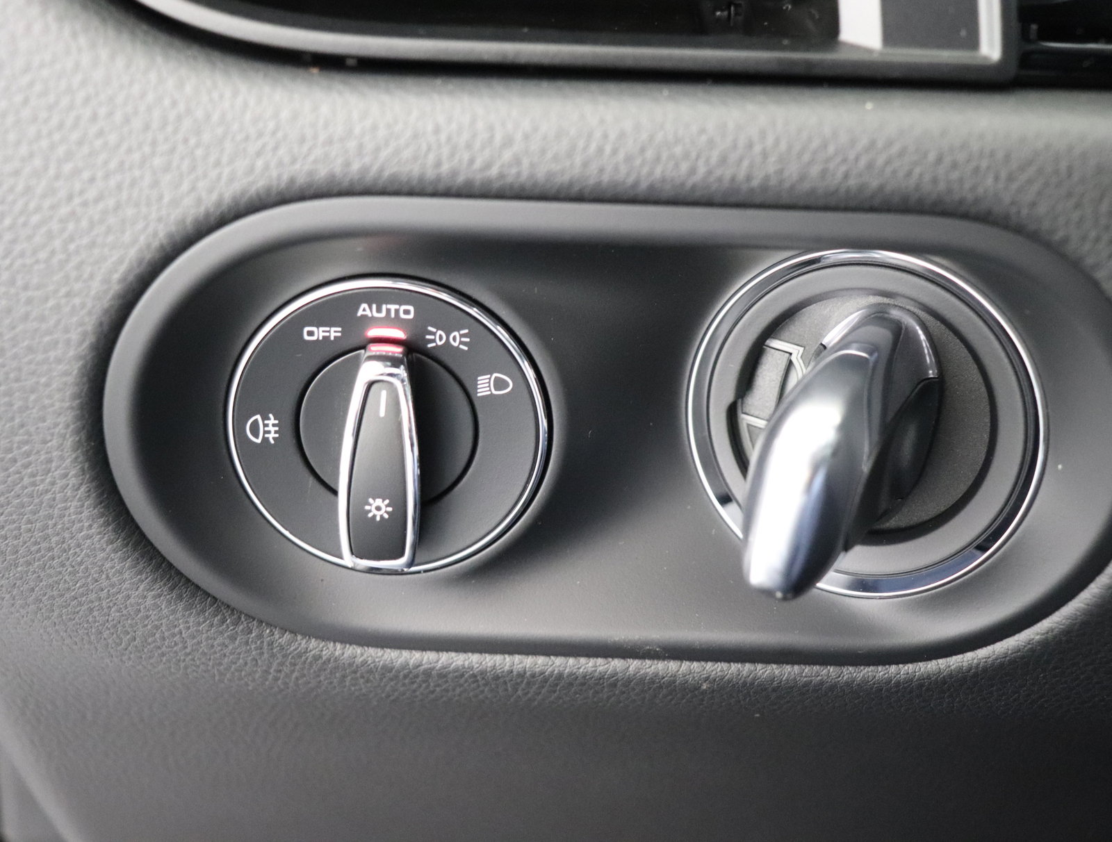 Used 2025 Porsche Macan image 31