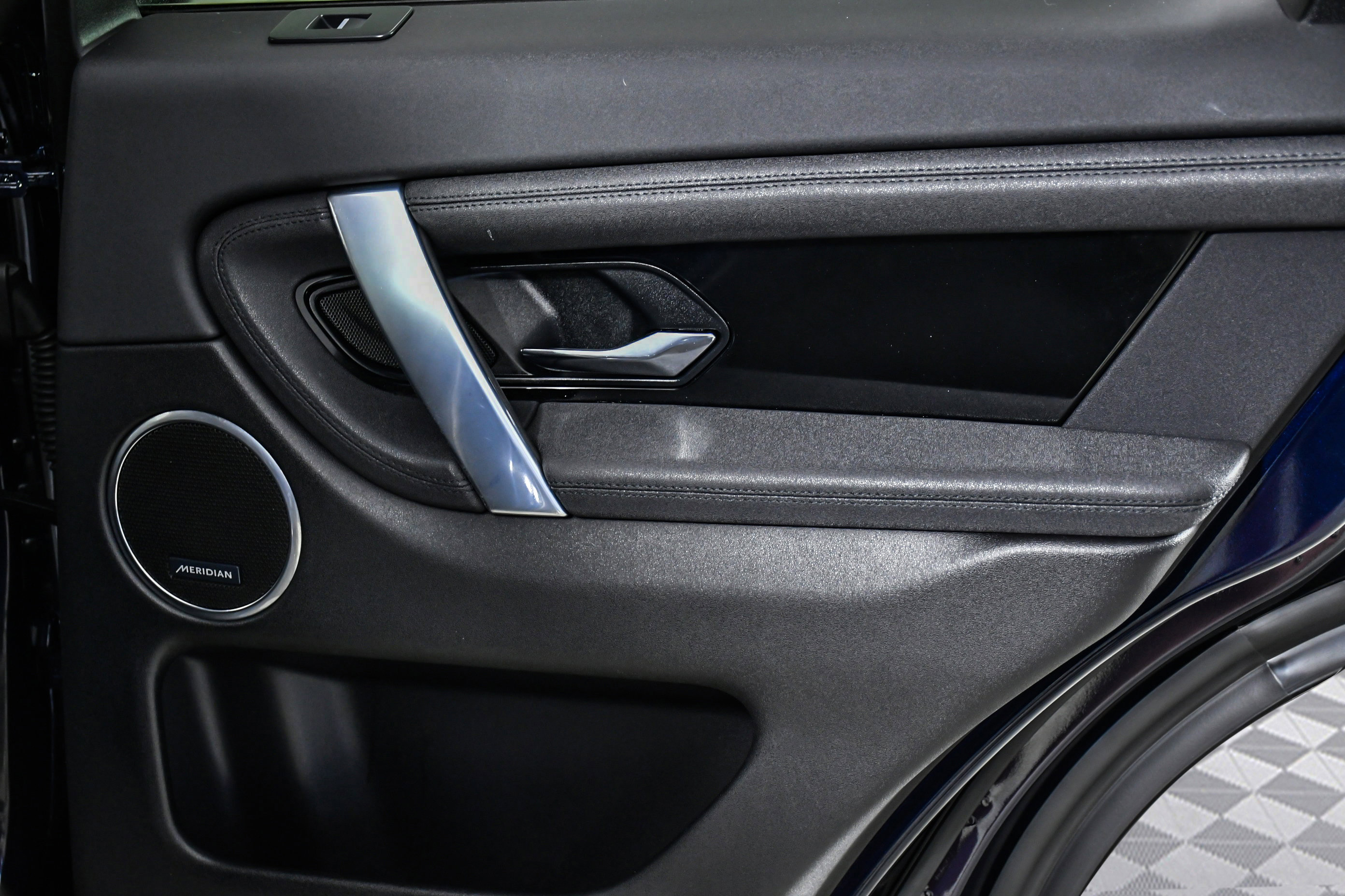 Used 2023 Land Rover Discovery Sport S image 26