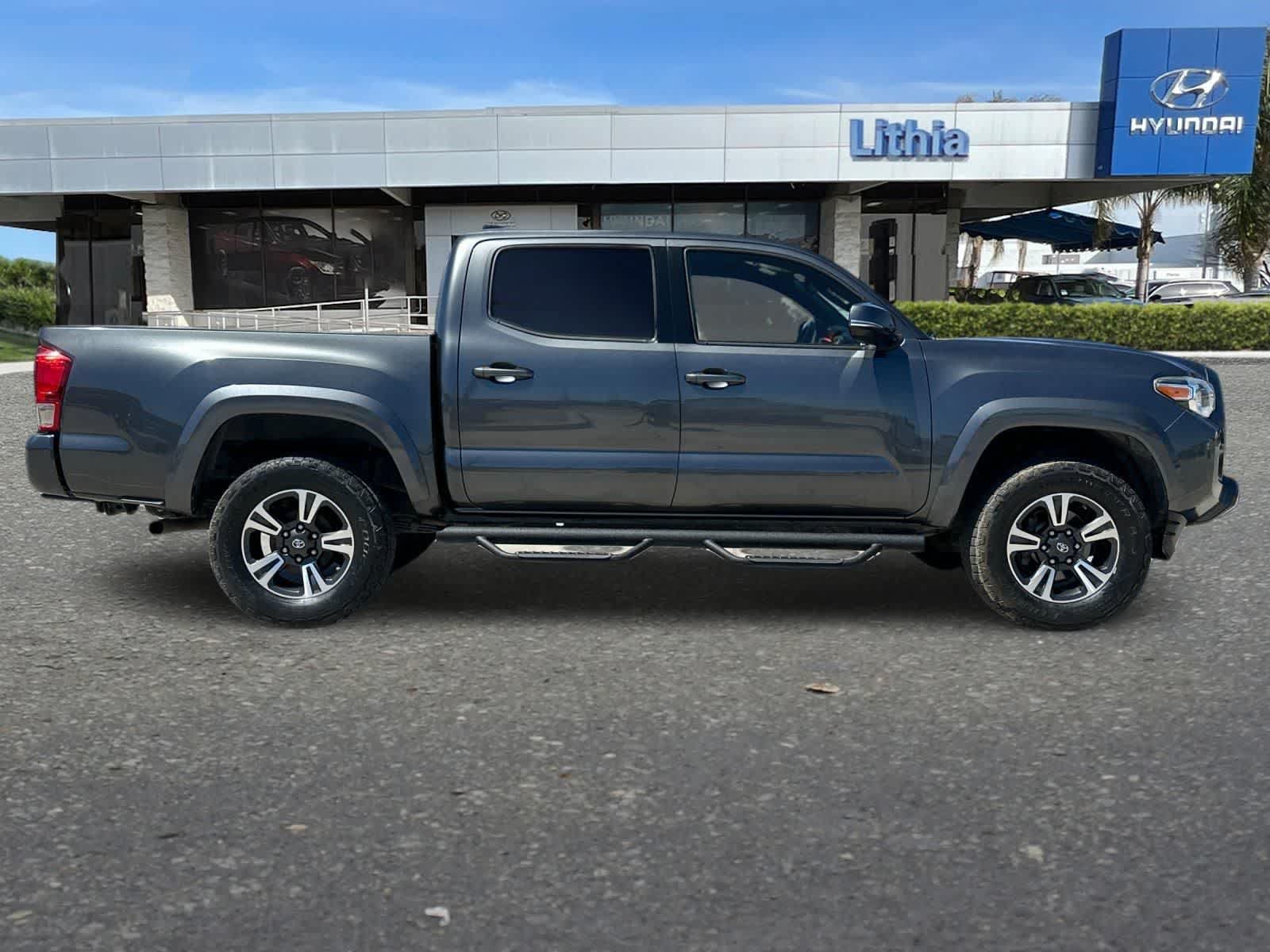 Used 2016 Toyota Tacoma TRD Sport w/ Towing Package RWD image 9