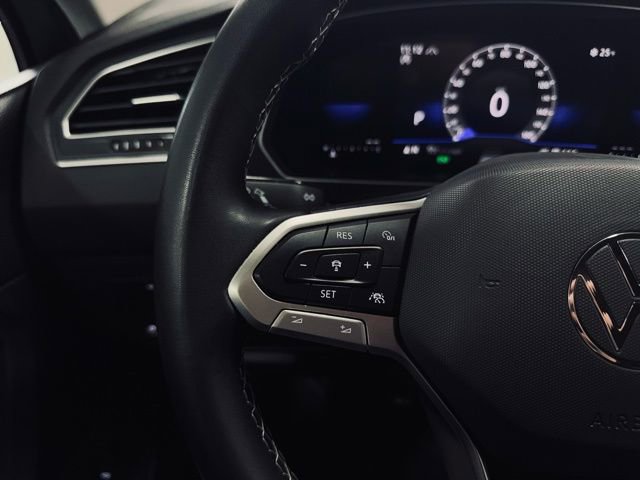 Used 2024 Volkswagen Tiguan SE image 23