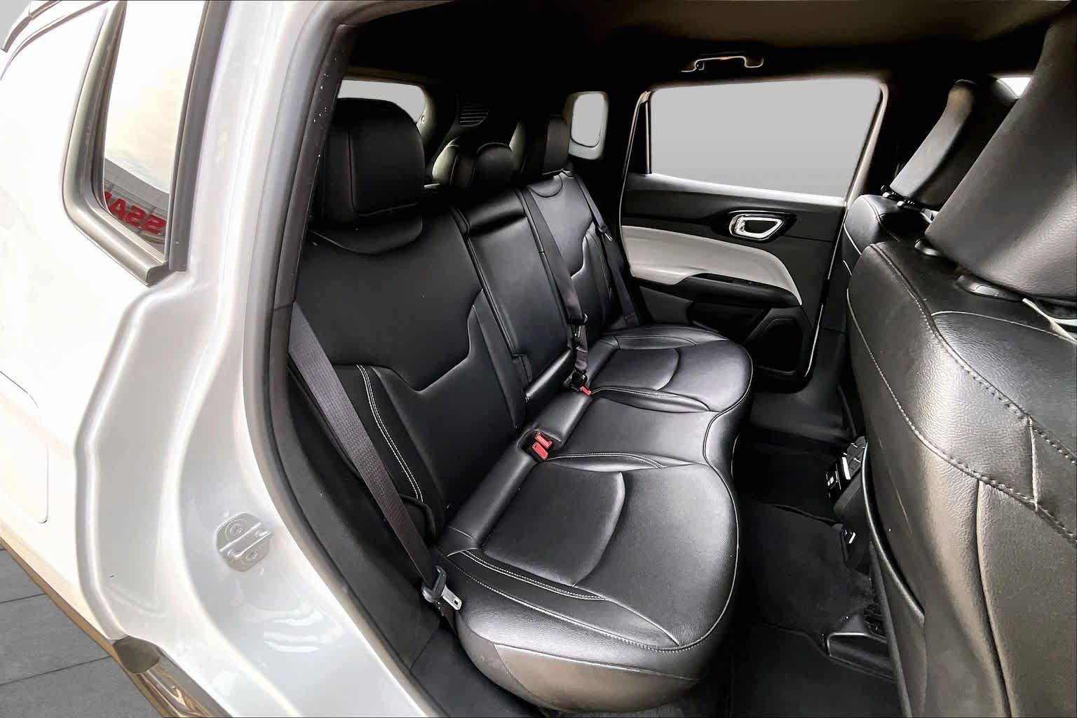 Used 2025 Jeep Compass Limited AWD/4WD image 18