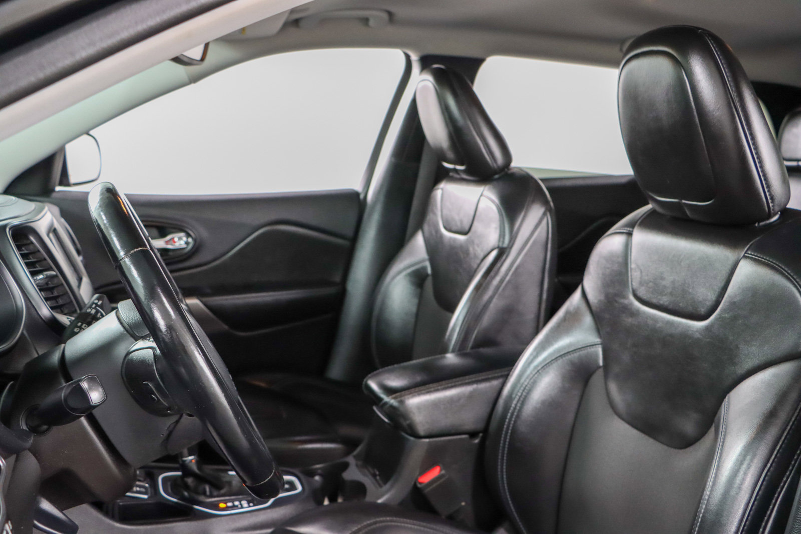 Used 2021 Jeep Cherokee Latitude Plus image 23