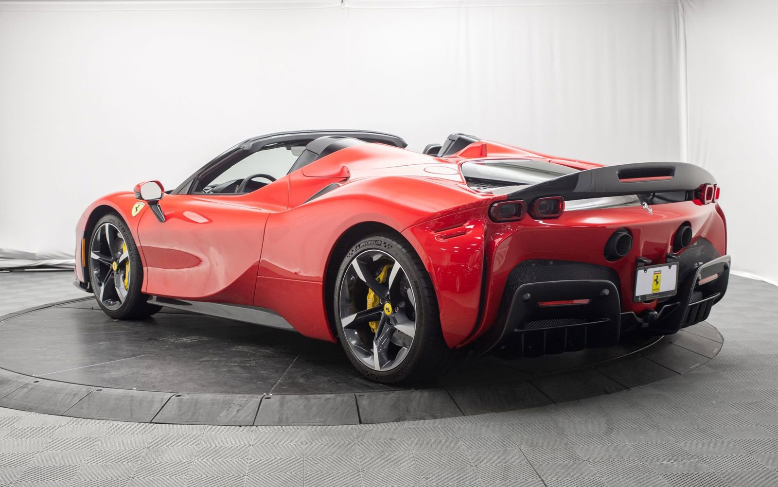 Used 2022 Ferrari SF90 Spider image 7