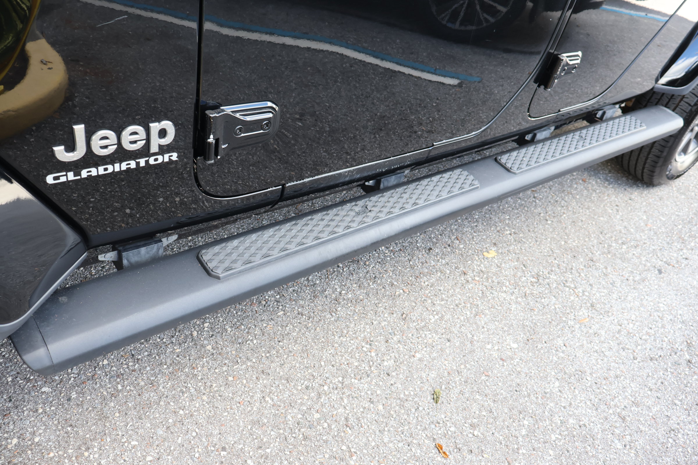 Used 2020 Jeep Gladiator Overland AWD/4WD image 13