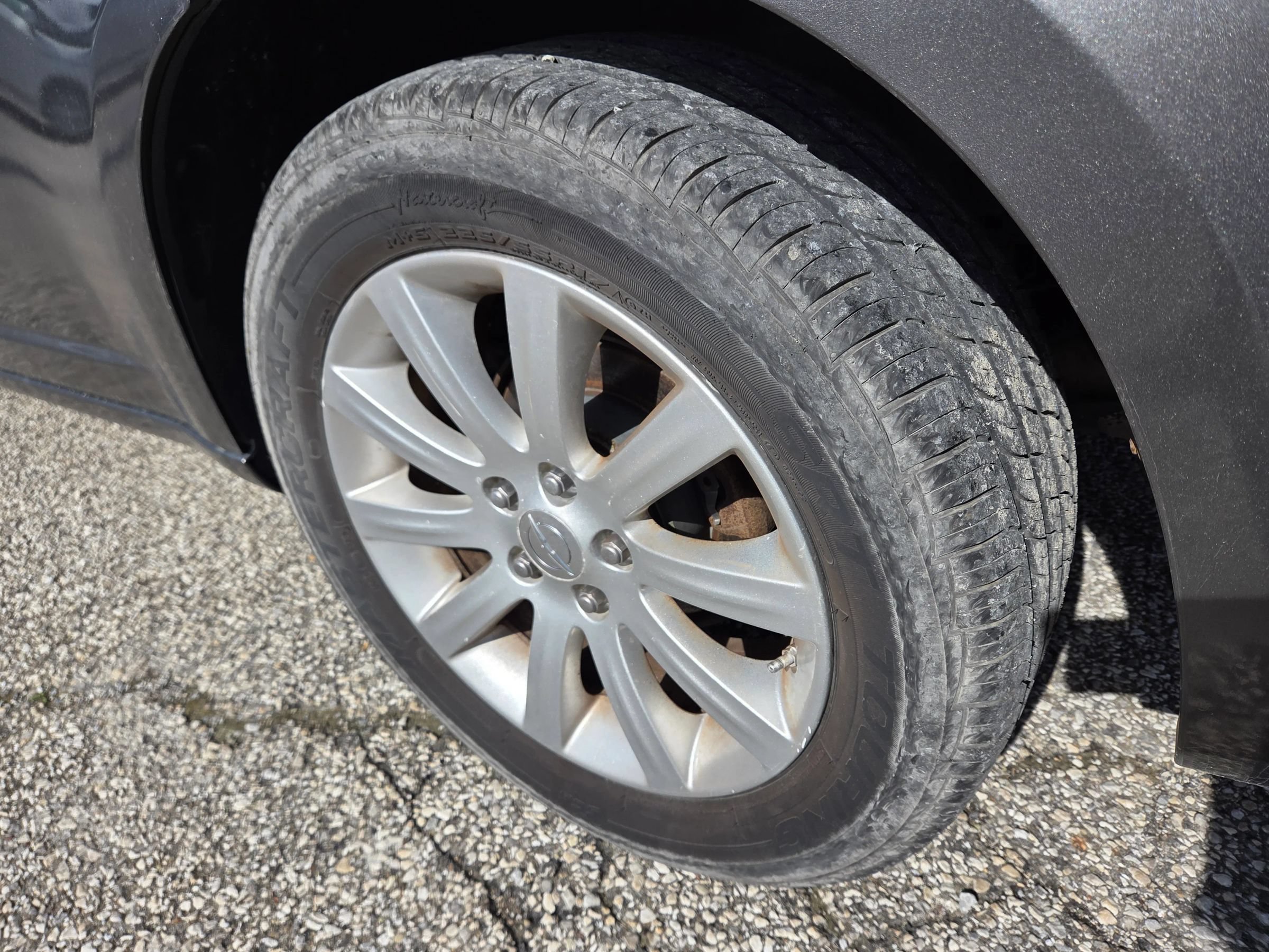 Used 2011 Chrysler 200 Touring FWD image 7