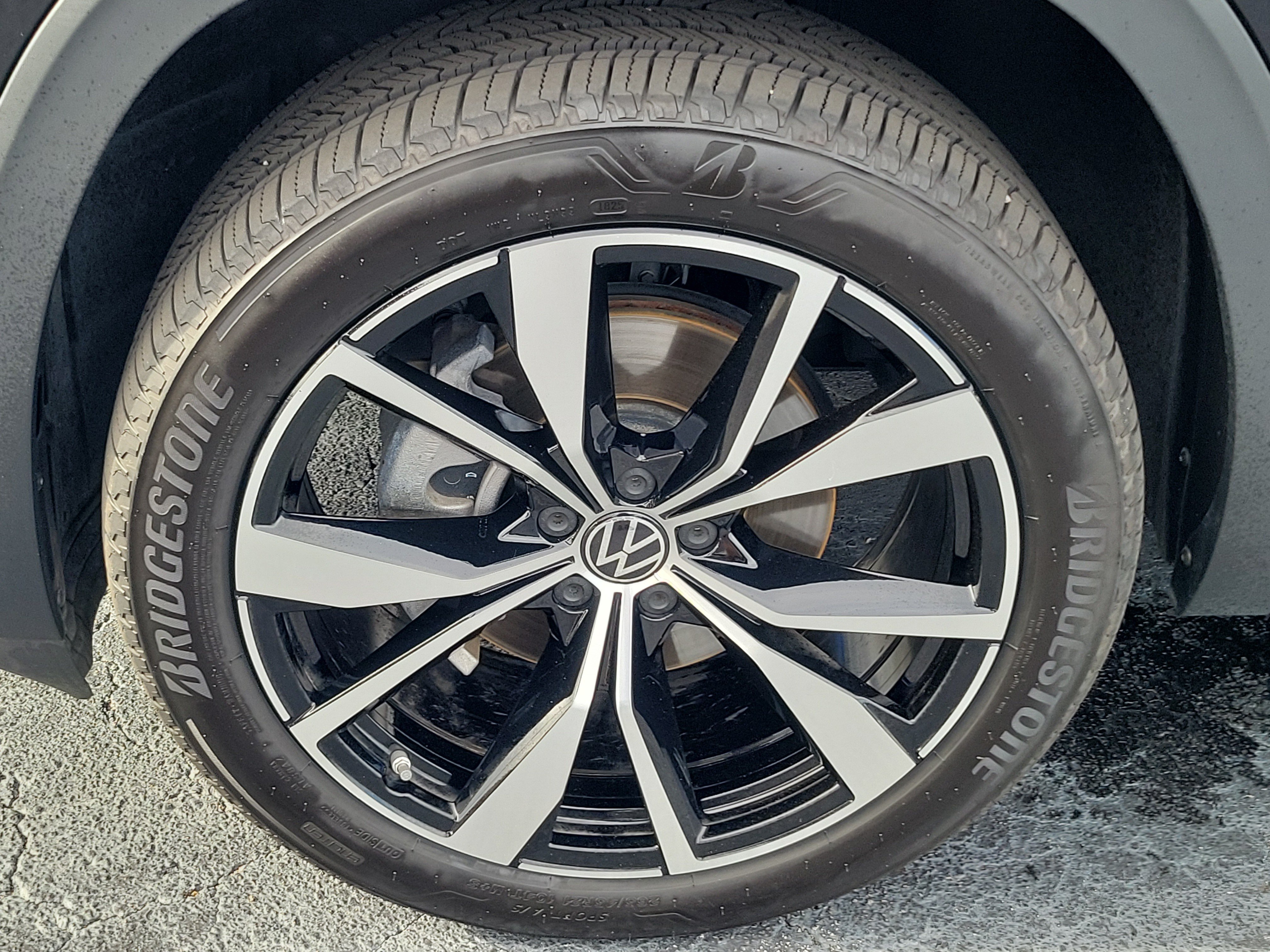 Used 2024 Volkswagen Atlas SEL Premium R-Line AWD/4WD image 8