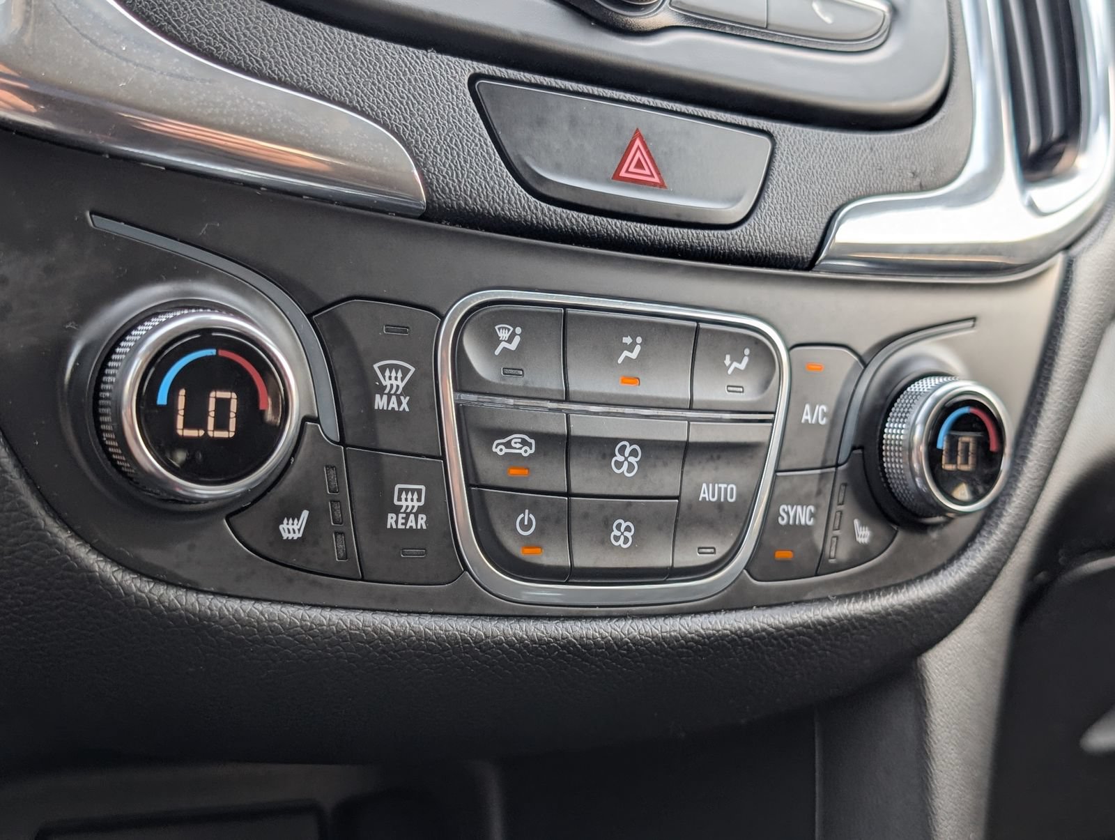 Used 2020 Chevrolet Equinox LT AWD/4WD image 21