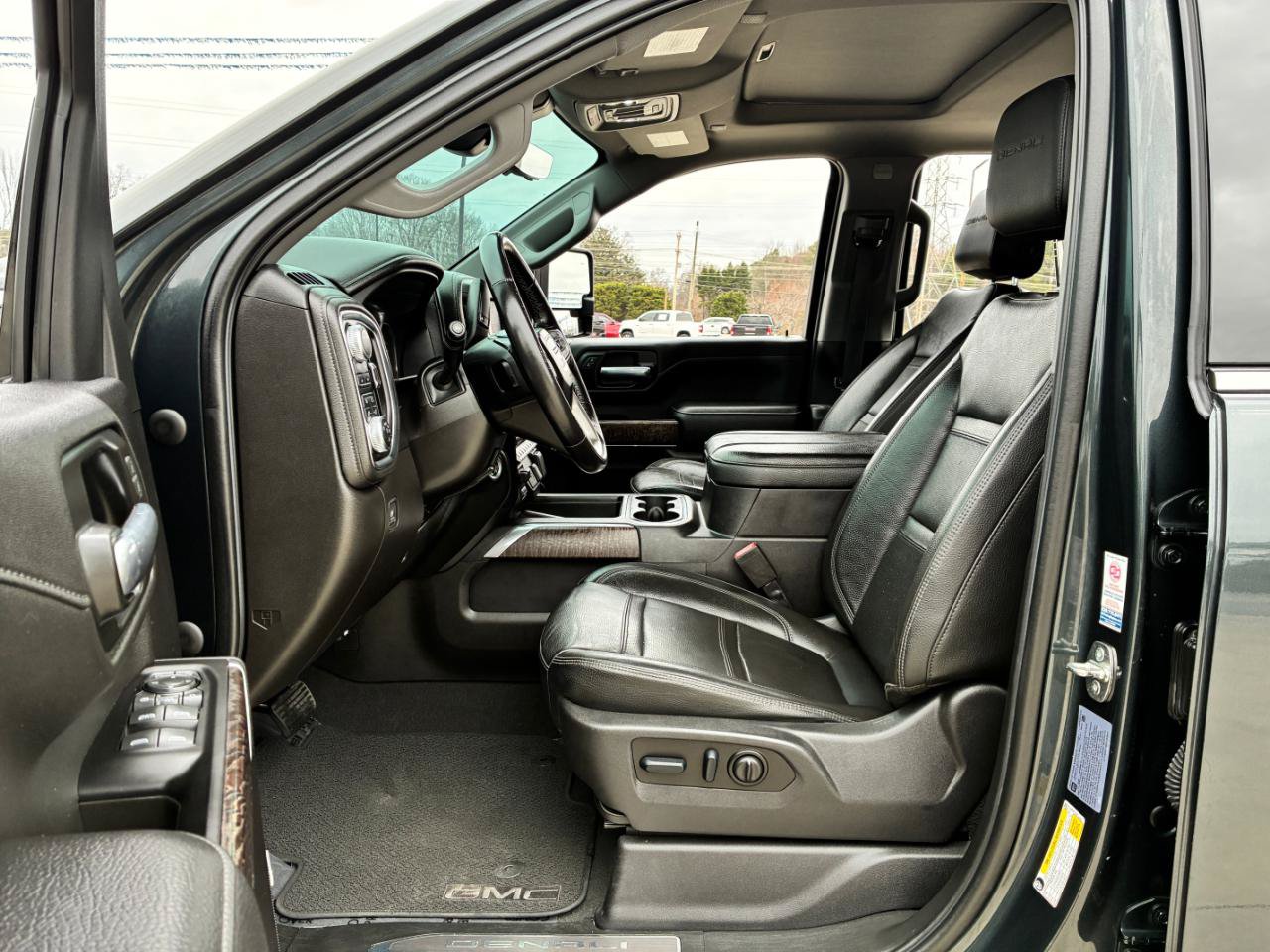 Used 2023 GMC Sierra 2500 Denali w/ Denali Ultimate Package AWD/4WD image 14