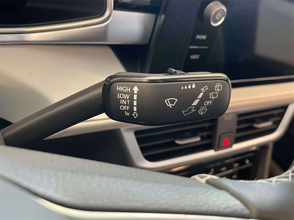 New 2025 Volkswagen Taos SE image 26