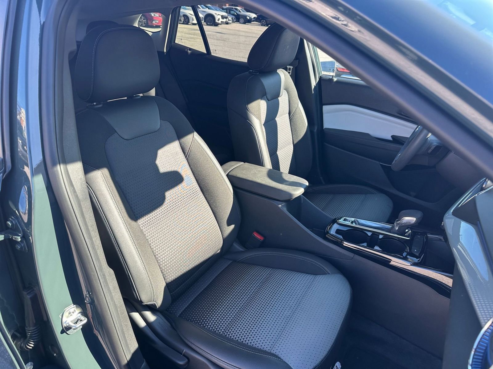 Used 2025 Chevrolet Trax LT image 34