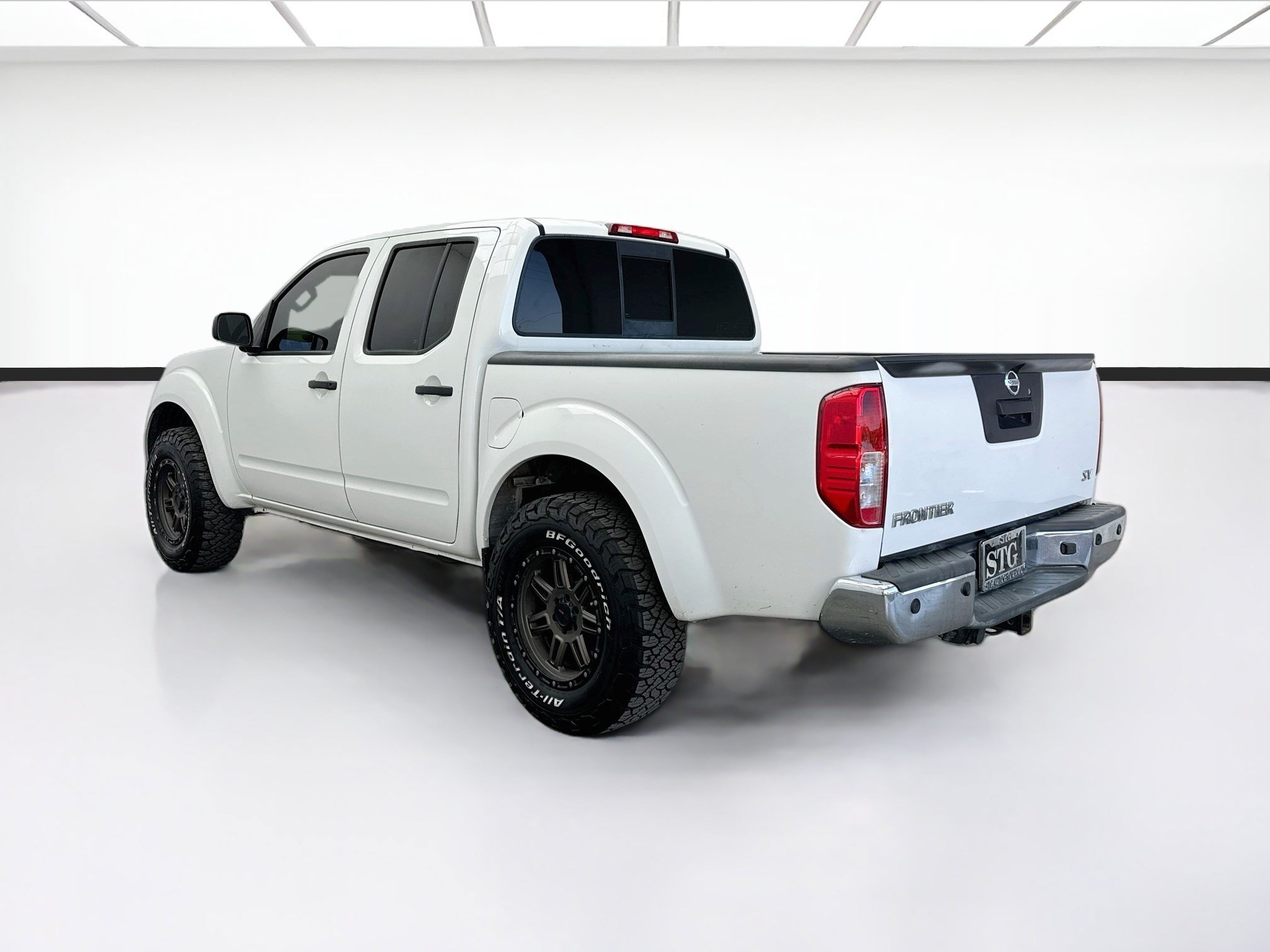 Used 2017 Nissan Frontier SV w/ SV Value Truck Package RWD image 6