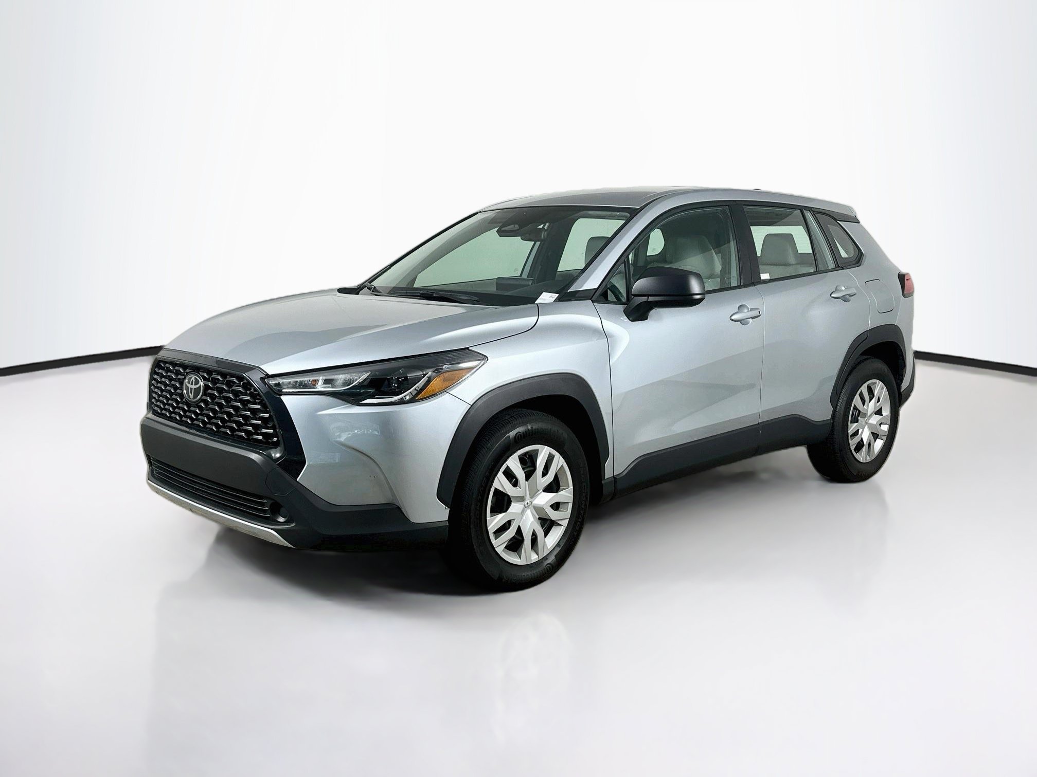 Used 2025 Toyota Corolla Cross L FWD image 3