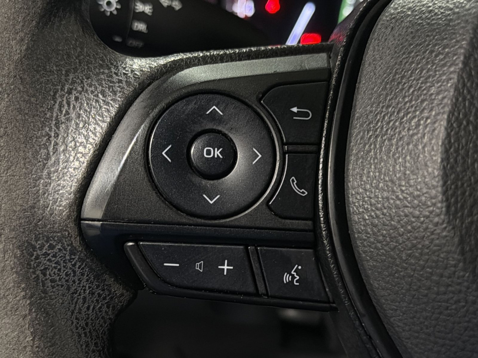 Used 2023 Toyota RAV4 LE AWD/4WD image 25