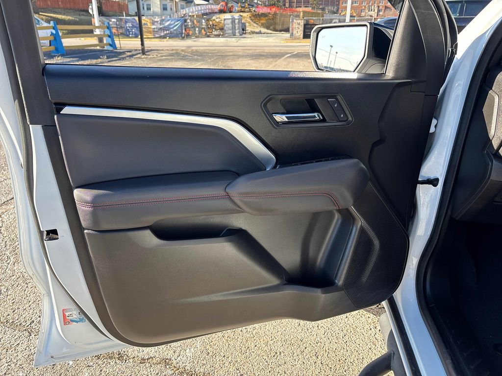 Used 2024 Chevrolet Colorado Z71 w/ Z71 Convenience Package 2 image 9