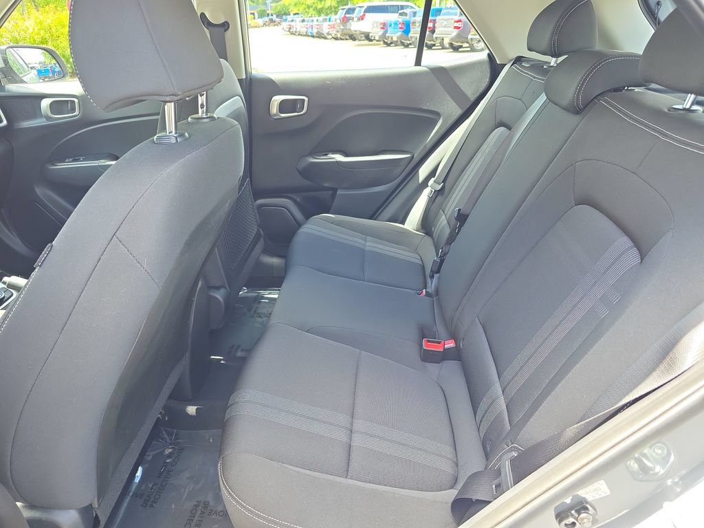 Used 2023 Hyundai Venue SEL FWD image 9