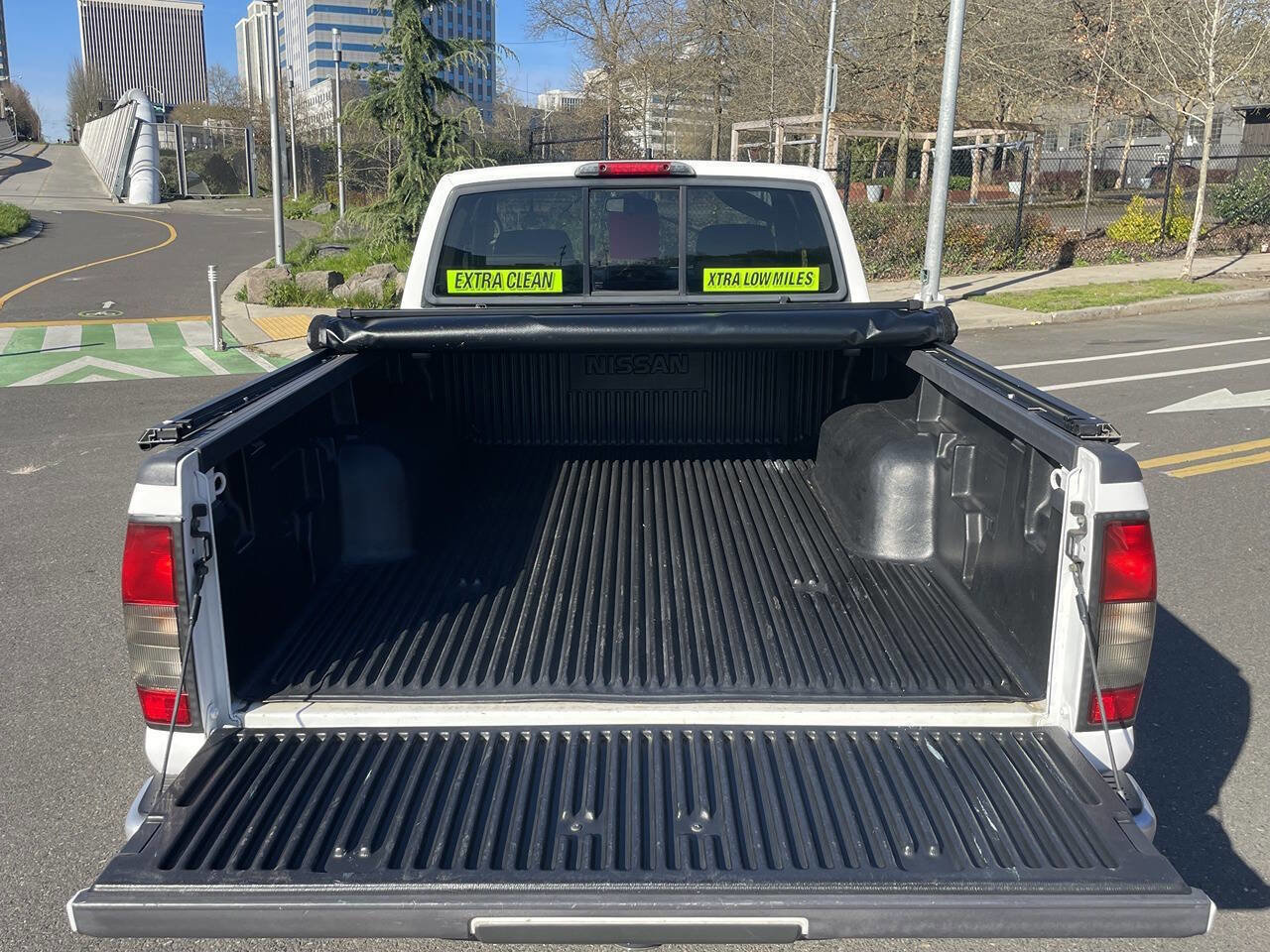 Used 2004 Nissan Frontier XE w/ (VTP) Value Truck Pkg image 12