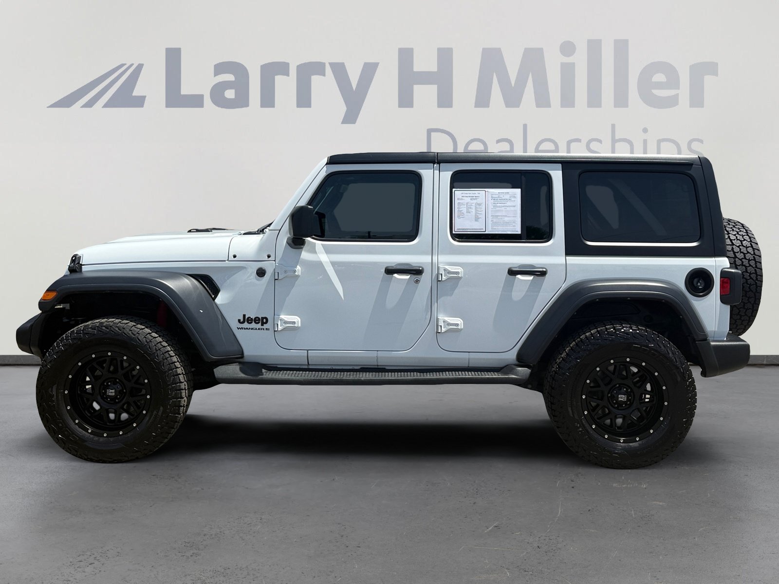 Used 2024 Jeep Wrangler Unlimited Sport AWD/4WD image 2