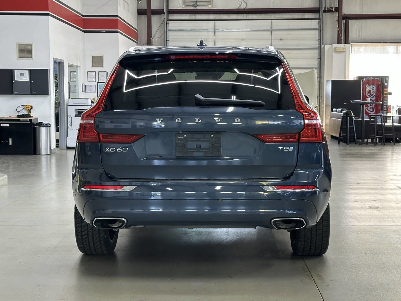 Used 2019 Volvo XC60 T5 Inscription w/ Protection Package Premier image 3