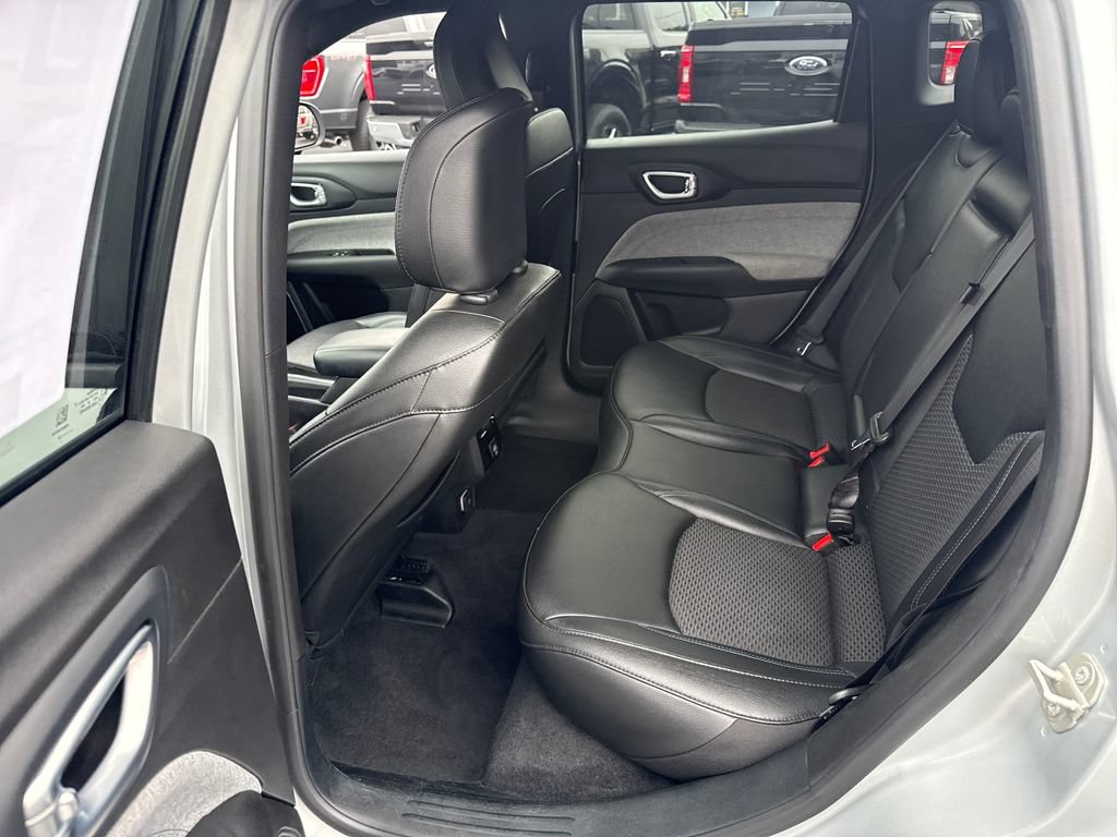 Used 2024 Jeep Compass Latitude AWD/4WD image 14