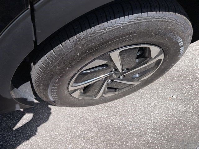 Used 2025 Kia Sportage LX image 5