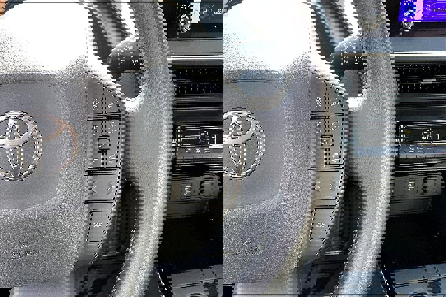 Used 2024 Toyota Prius LE AWD/4WD image 12