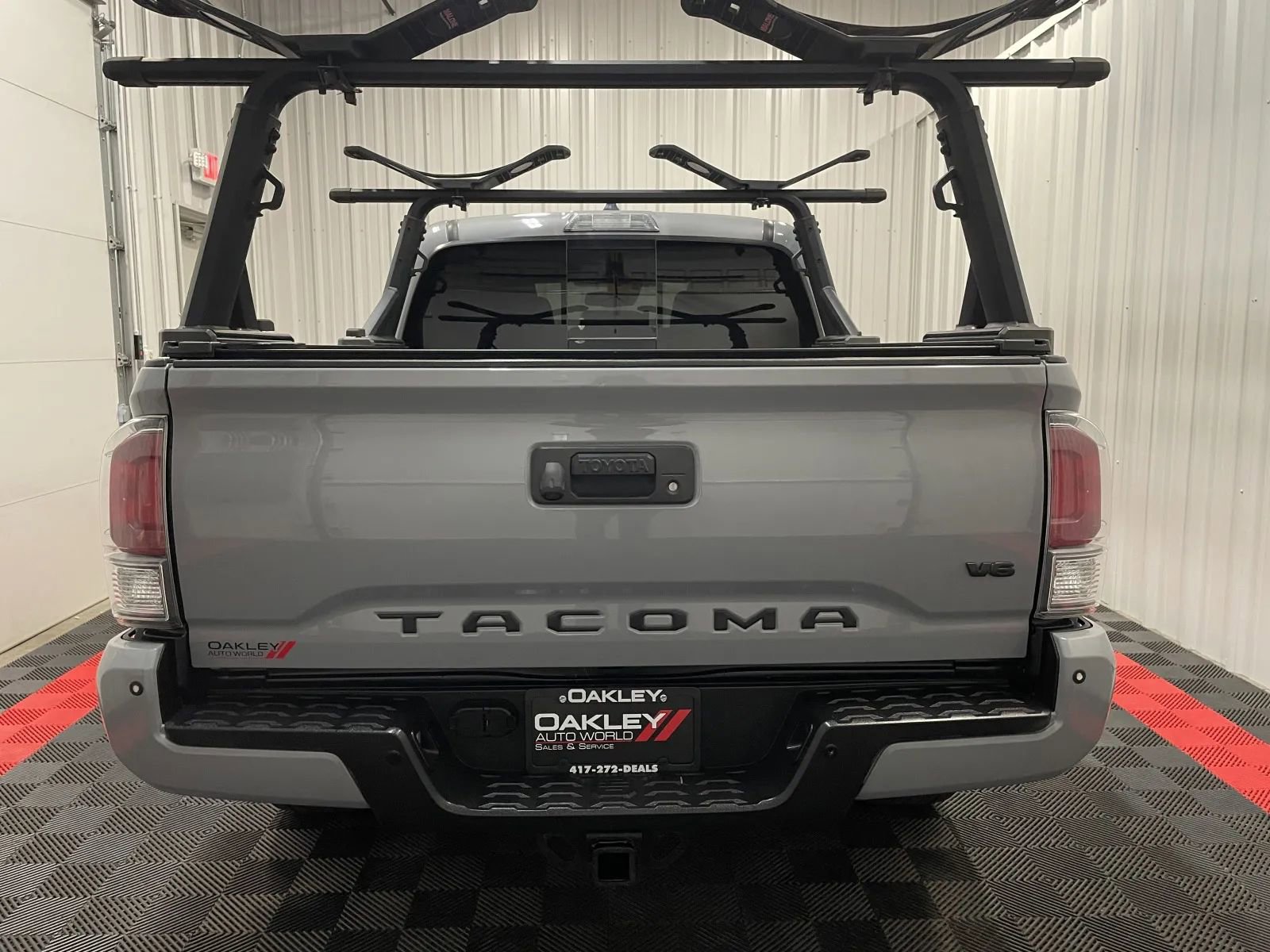 Used 2020 Toyota Tacoma TRD Sport w/ Technology Package image 3
