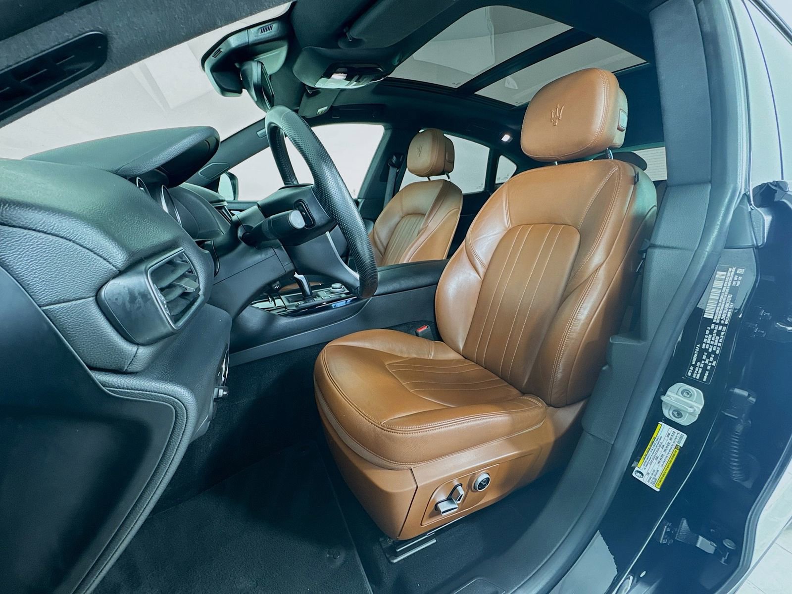 Used 2021 Maserati Levante image 18