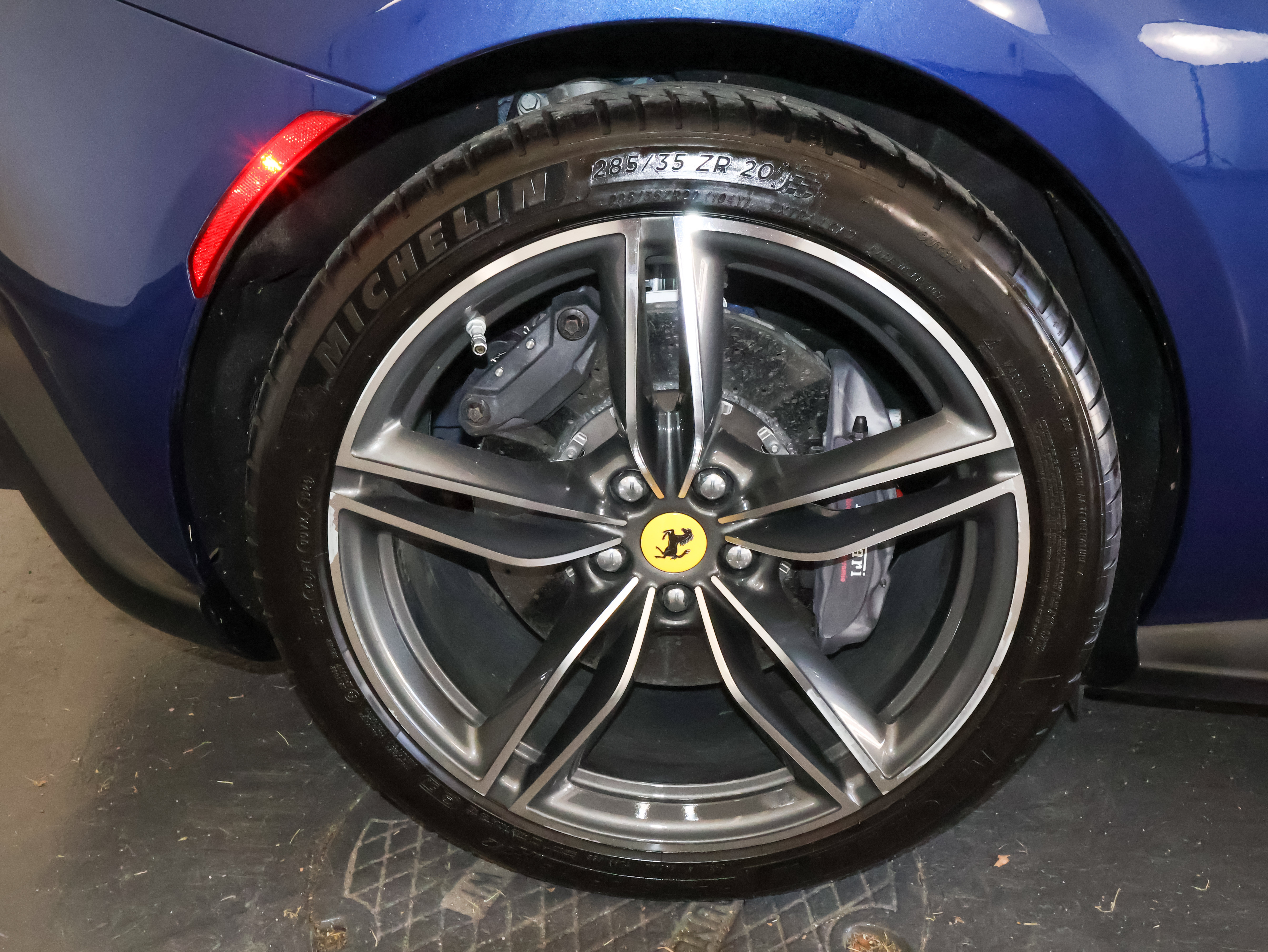 Used 2021 Ferrari Roma RWD image 35