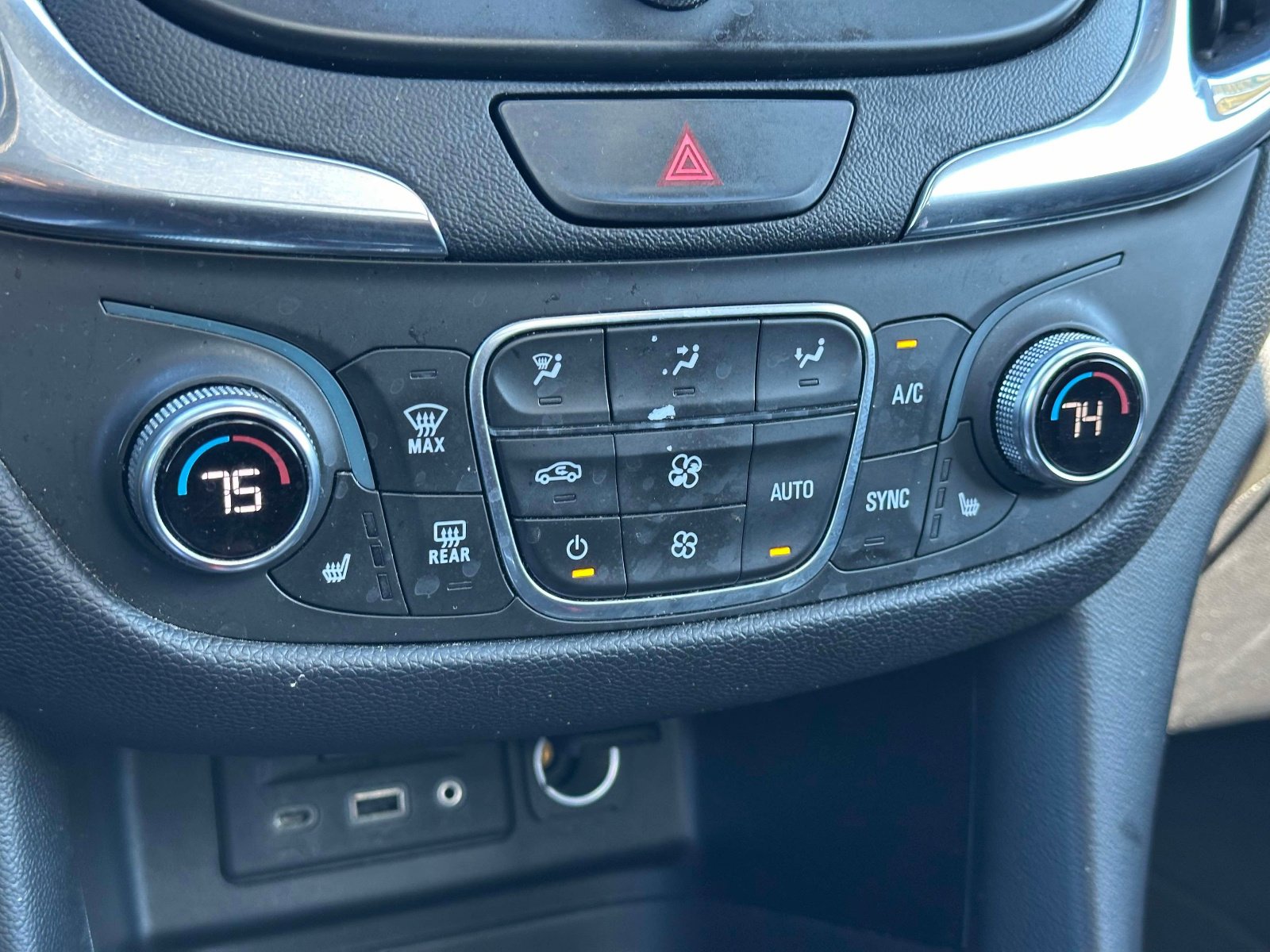 Used 2019 Chevrolet Equinox LT AWD/4WD image 32