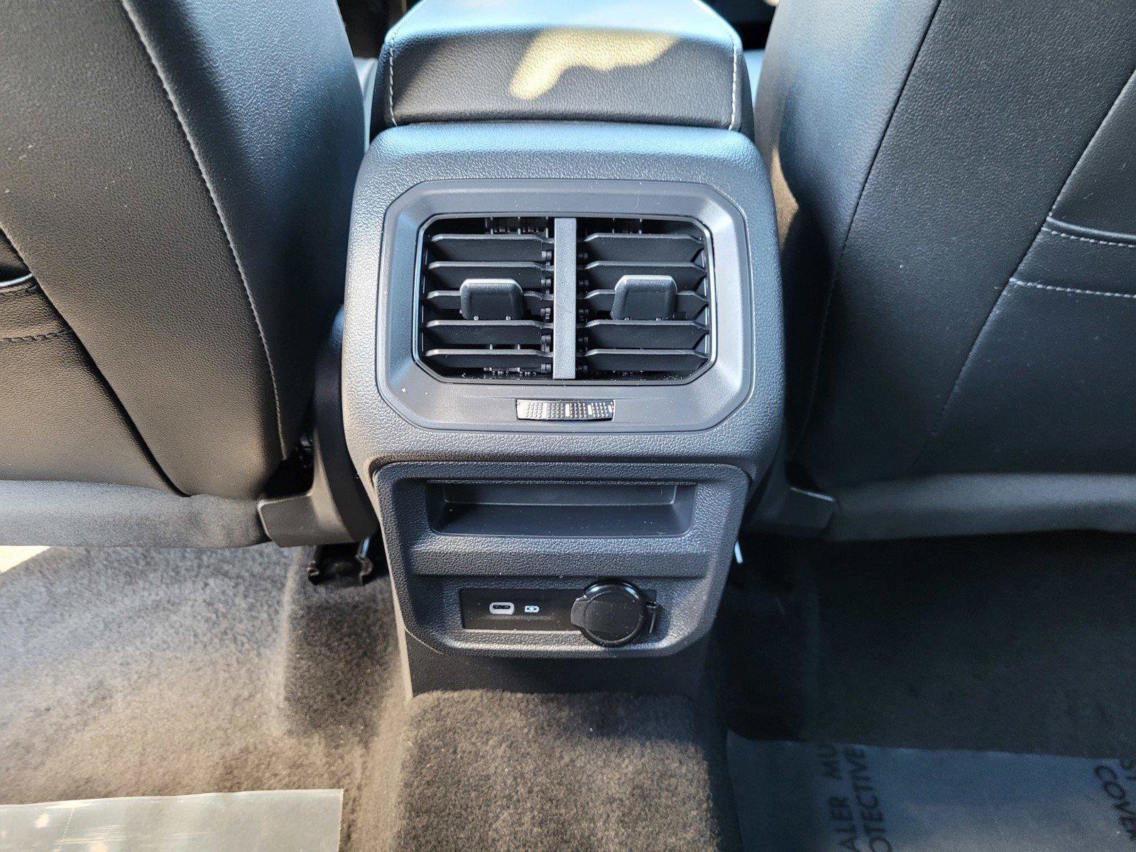 Certified 2023 Volkswagen Tiguan SE R-Line FWD image 17